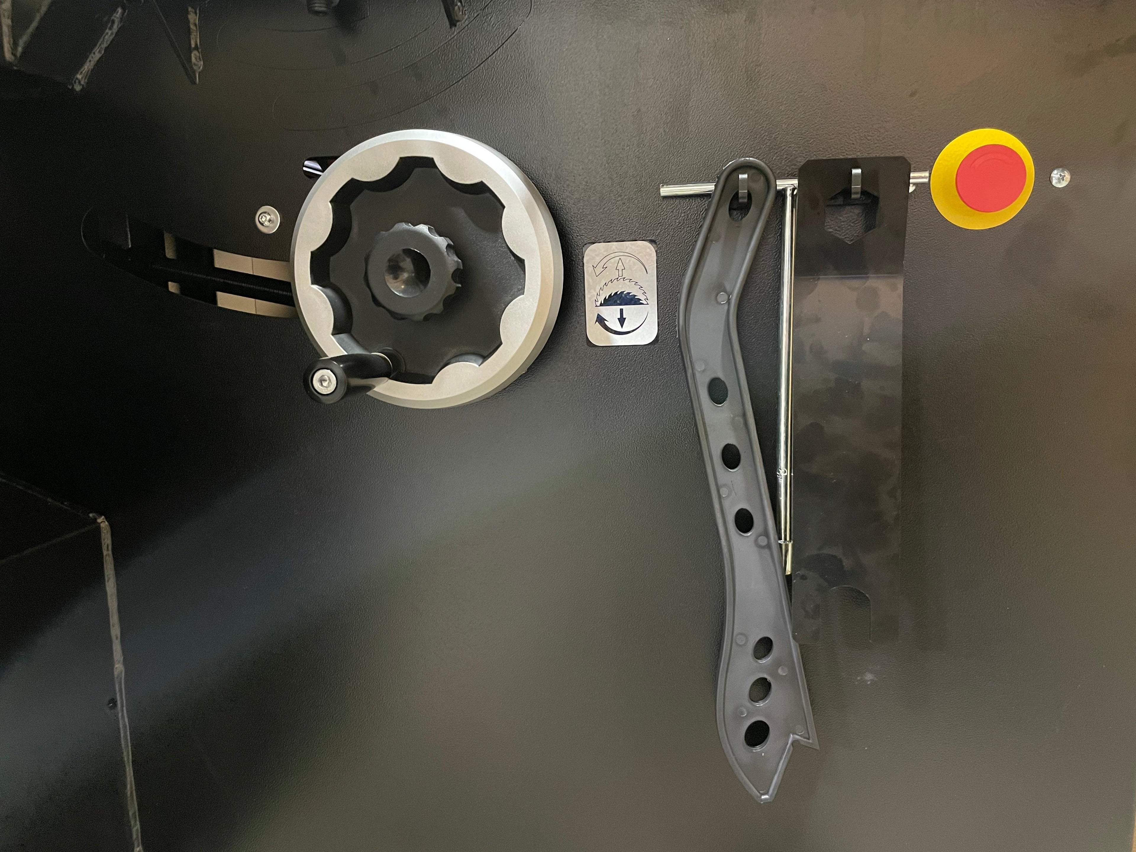 Maksiwa Sliding Panel Saw Titanium 5HP 1 Phase Crosscut, Blade Covers 90° & 45° | BMT.3200.IR