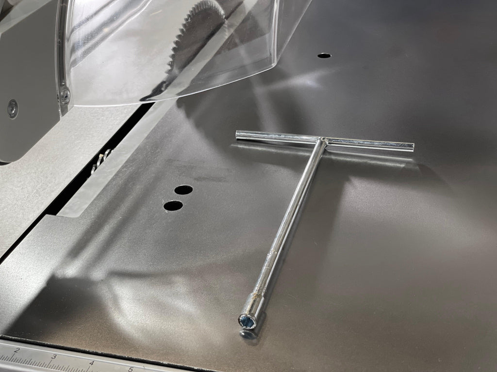 Maksiwa Sliding Panel Saw Titanium 5HP 1 Phase Crosscut, Blade Covers 90° & 45° | BMT.3200.IR