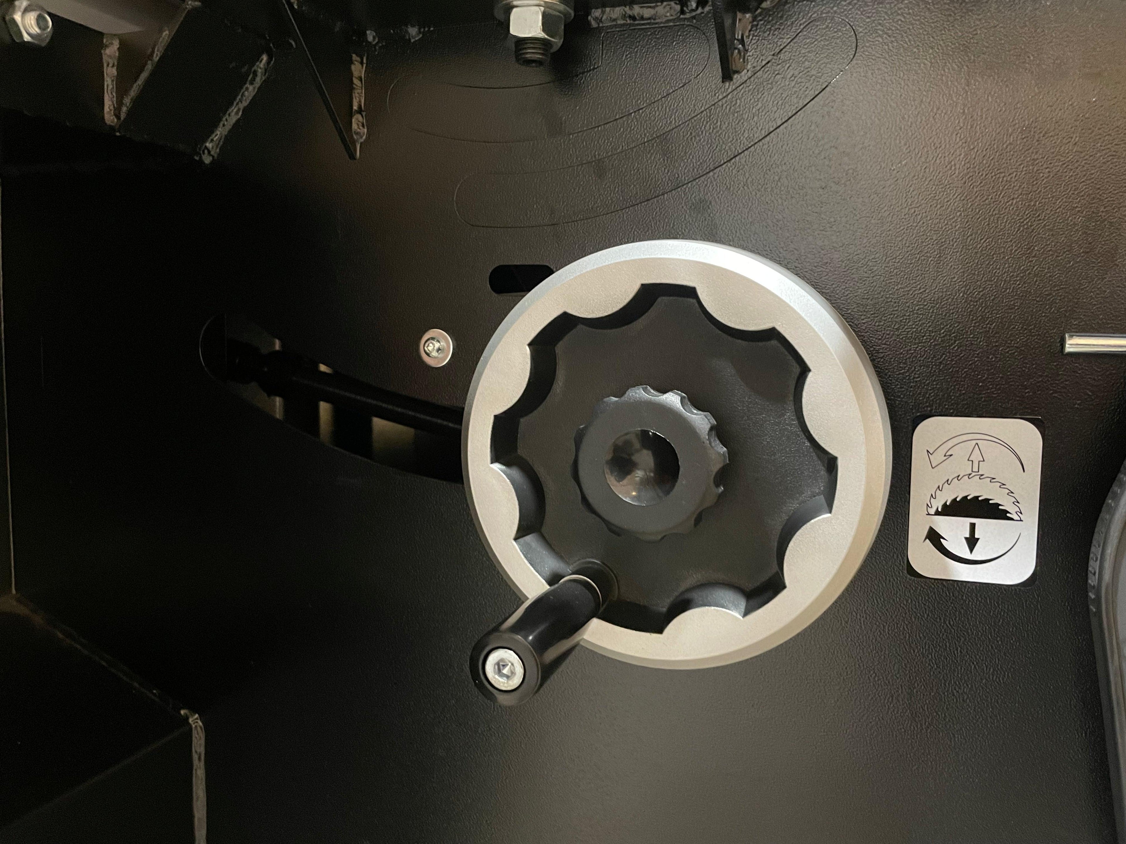 Maksiwa Sliding Panel Saw Titanium 5HP 1 Phase Crosscut, Blade Covers 90° & 45° | BMT.3200.IR