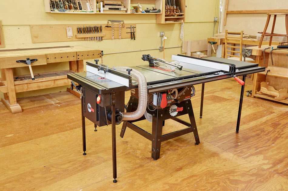 SawStop CNS175-TGP252 1.75 HP Contractor Saw with 52” Professional T-Glide fence system, rails & extension table